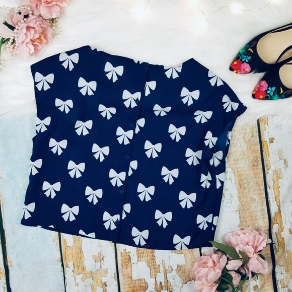DIVIDED by H&M Navy Boxy Fit Crop “Bow” Top - Picture 13 of 14